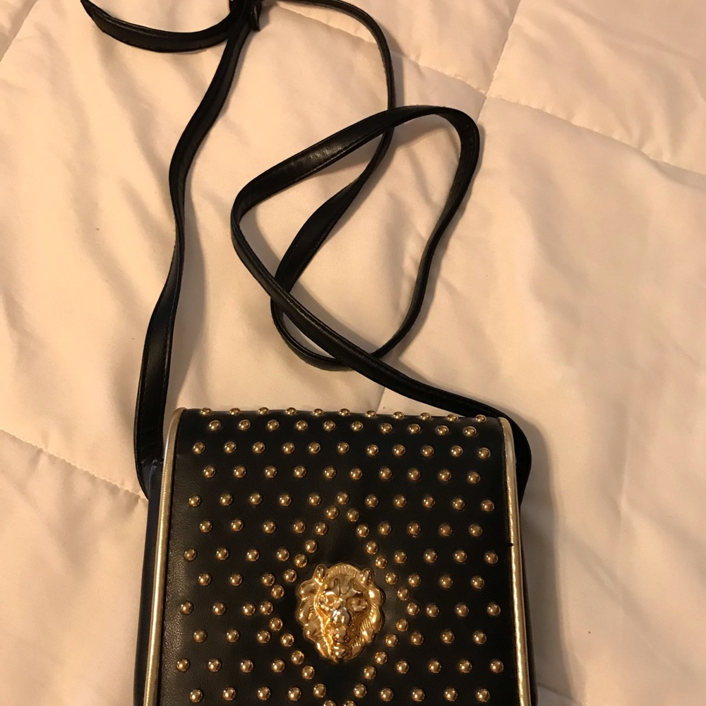 Lion shoulder bags gold studs 6x6 and 21” strap black & White bags. - Picture 2 of 8